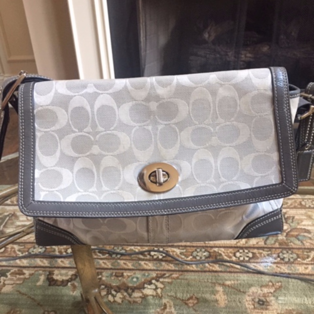 Coach one shoulder strap purse